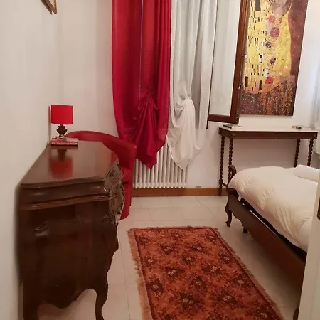 Casa Di Adel 招待所 3*