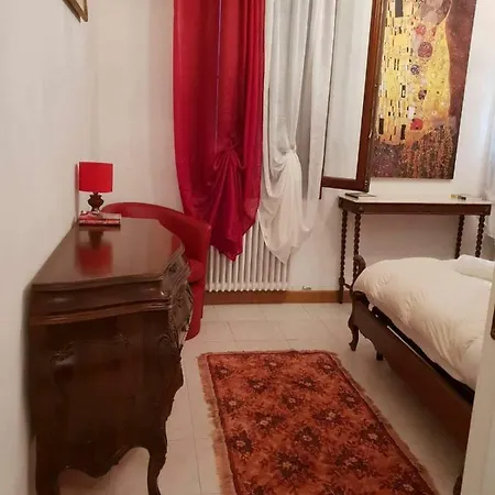 Casa Di Adel Guest house